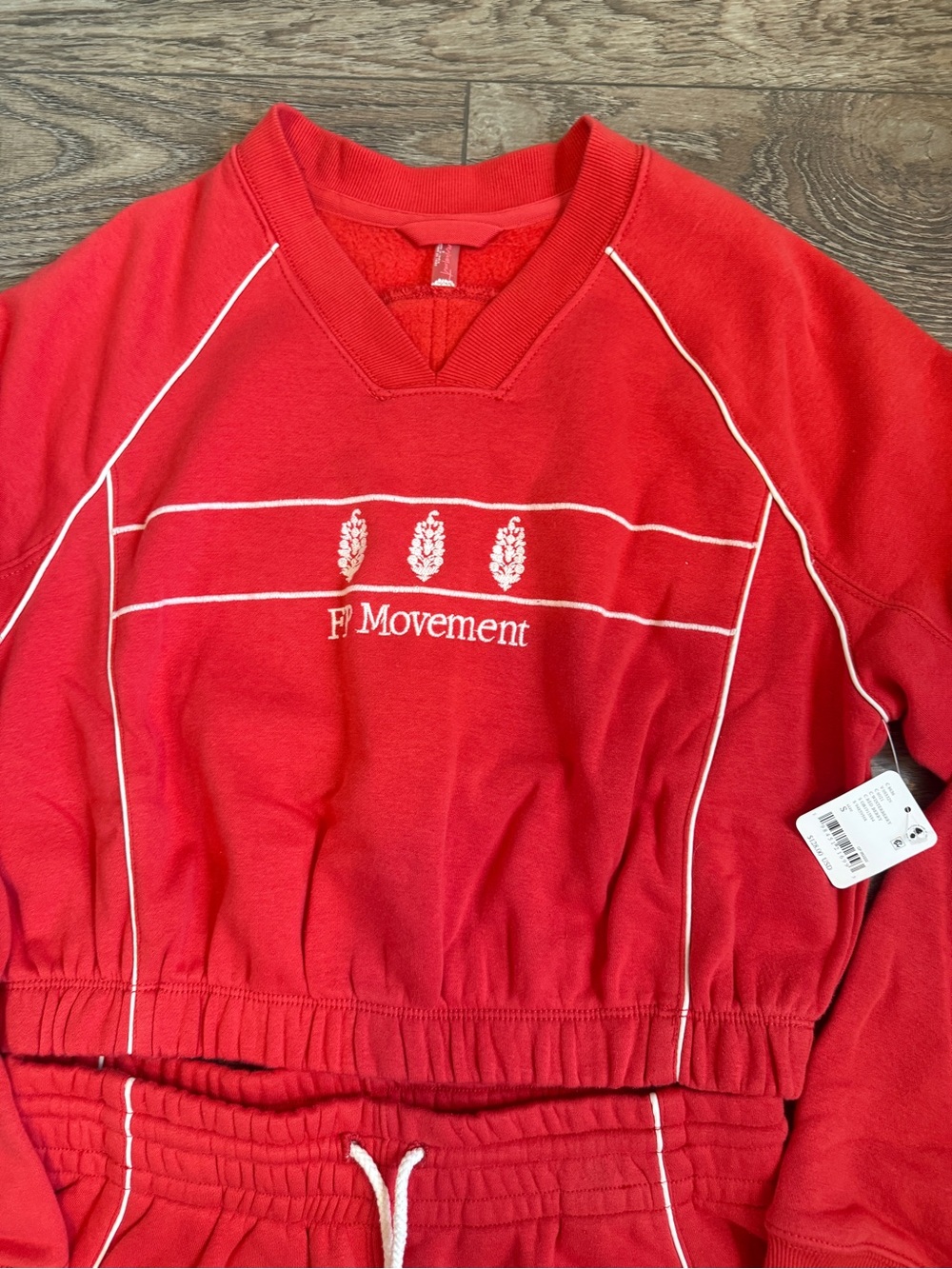FREE PEOPLE FP Movement Seeing Double Red Sweatshirt and Shorts Set Small NWT - Picture 3 of 7